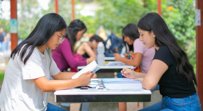 Responde a estas 7 preguntas que podrían ayudarte a decidir qué carrera estudiar