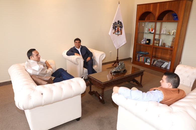 Alcalde de Trujillo gestiona recursos con congresistas para concluir obras en 8 urbanizaciones