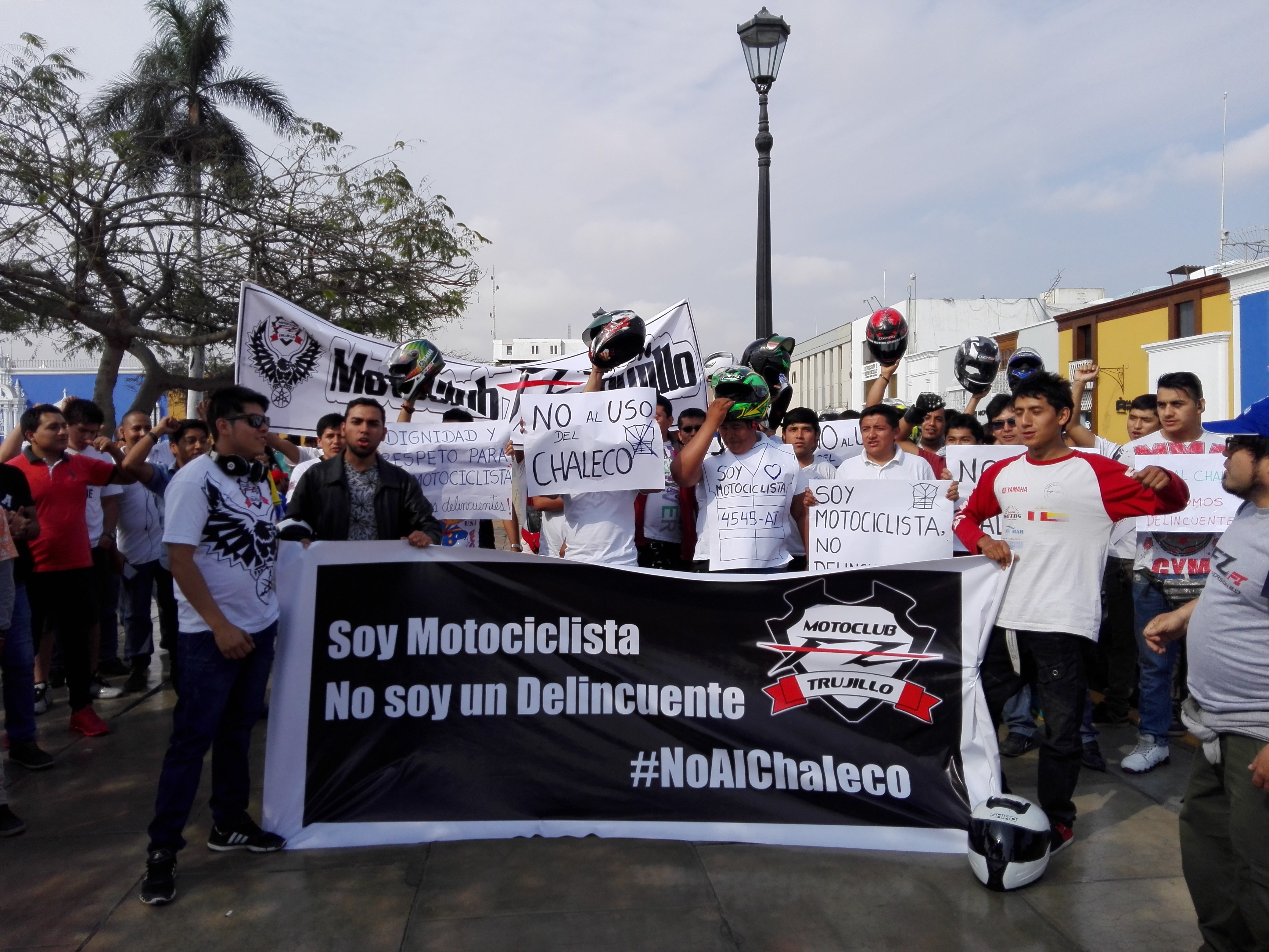 Trujillo: Motociclistas se oponen al uso de chalecos rotulados