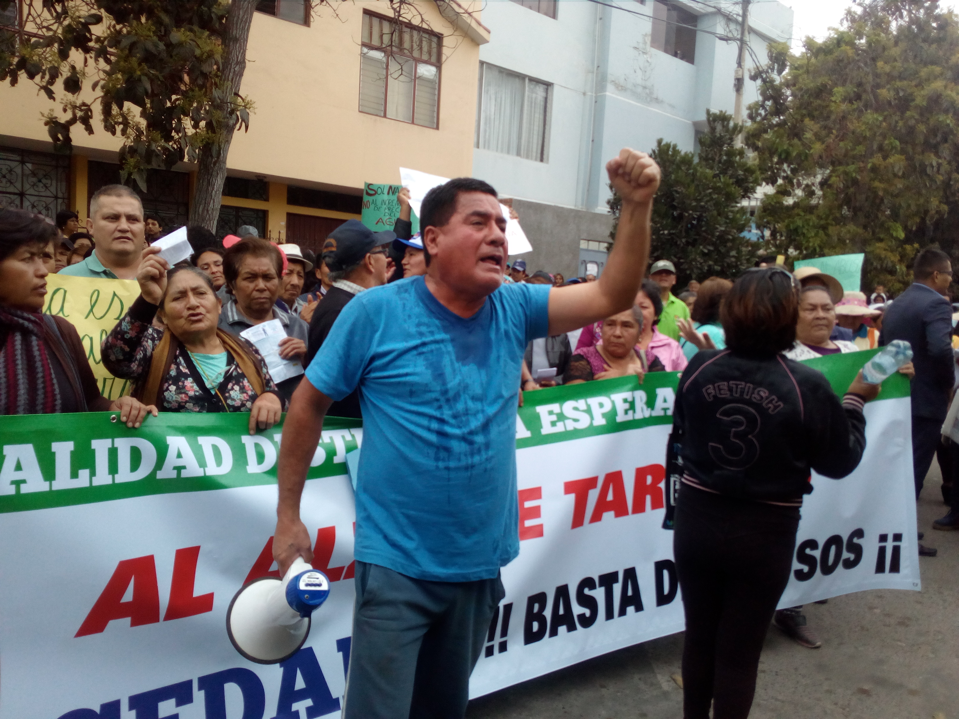 Vecinos de La Esperanza marcharon contra la Sunass por incremento en la tarifa de agua