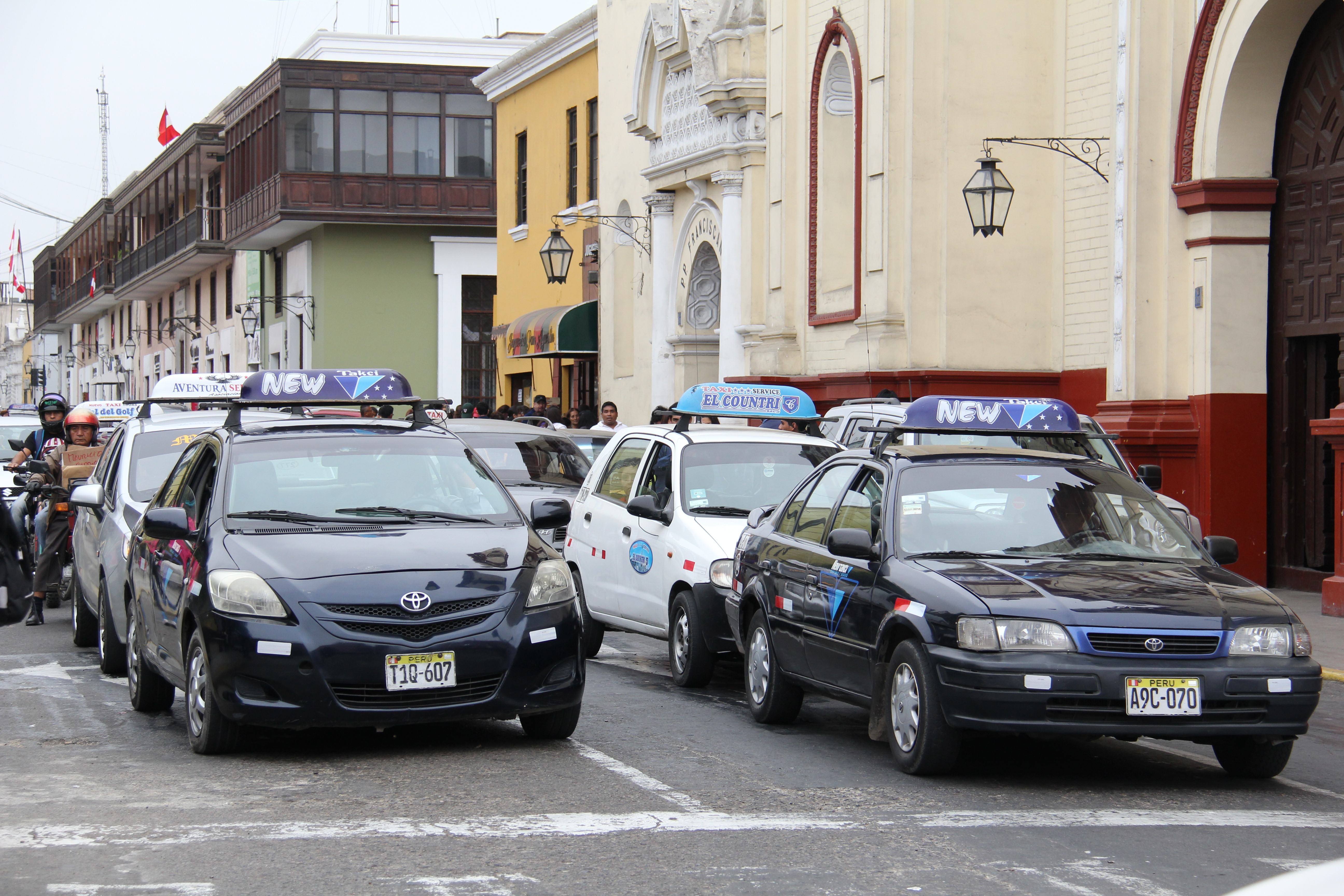 Limitarán circulación de taxis en el Centro Histórico