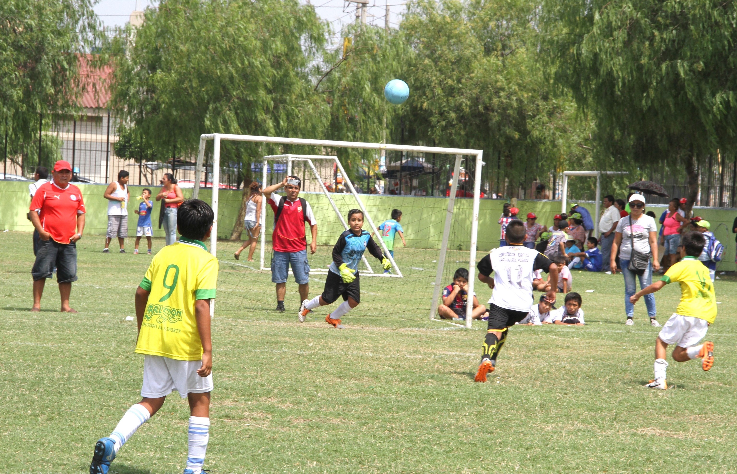 Comuna de Trujillo premia a campeones de Pelota de Trapo y Chayita