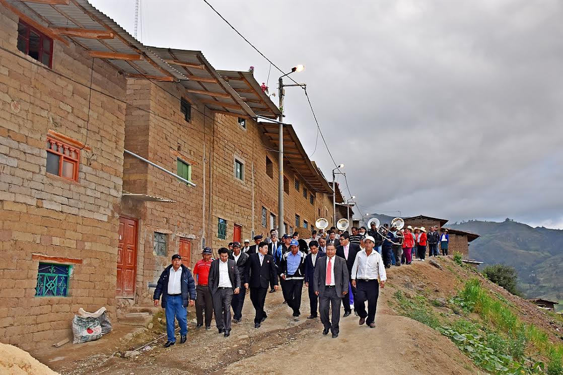 Otuzco: inauguran obra de electrificación en barrio “La Ermita”