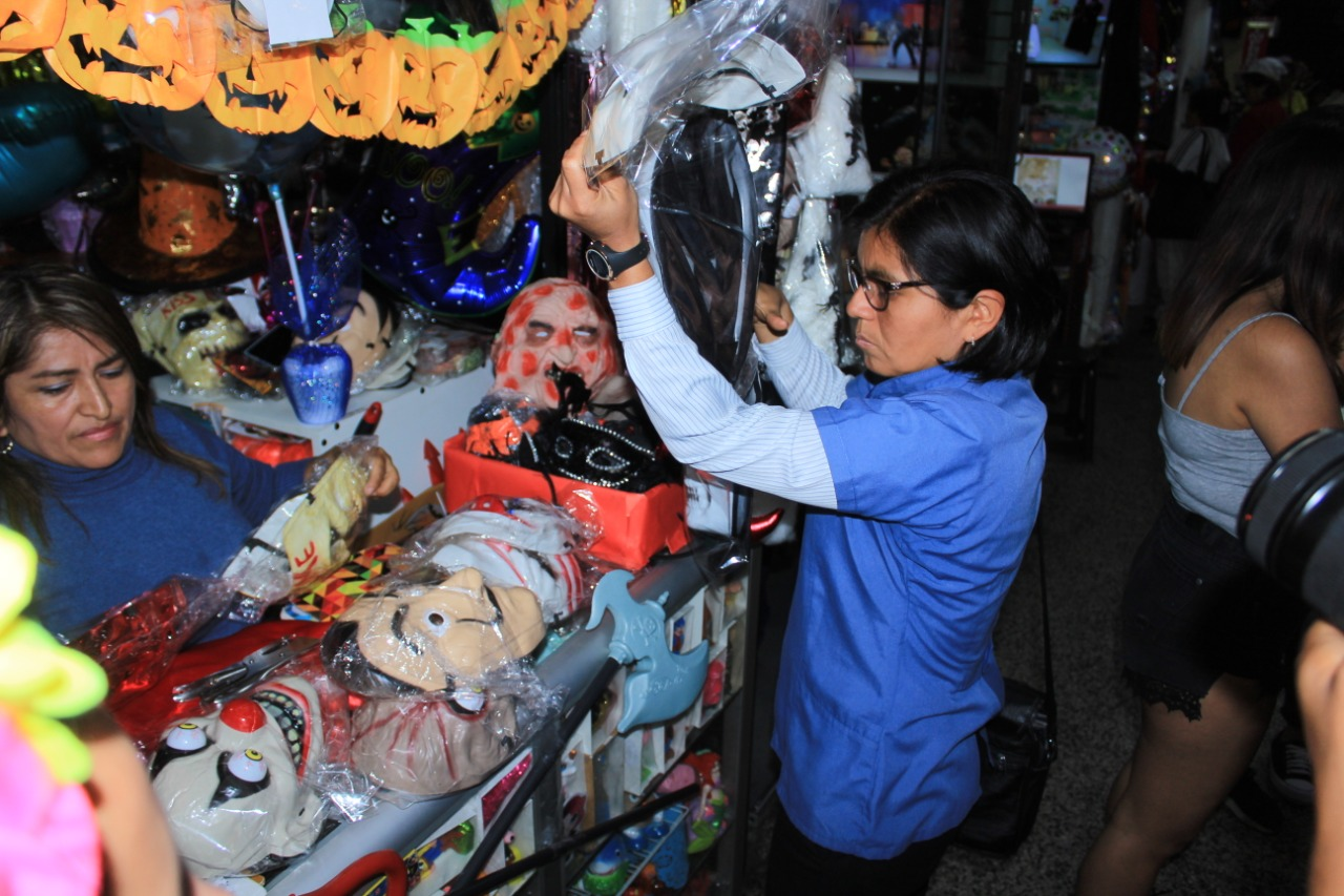 Trujillo: incautan máscaras de Halloween en Albarracín y galerías Minchola