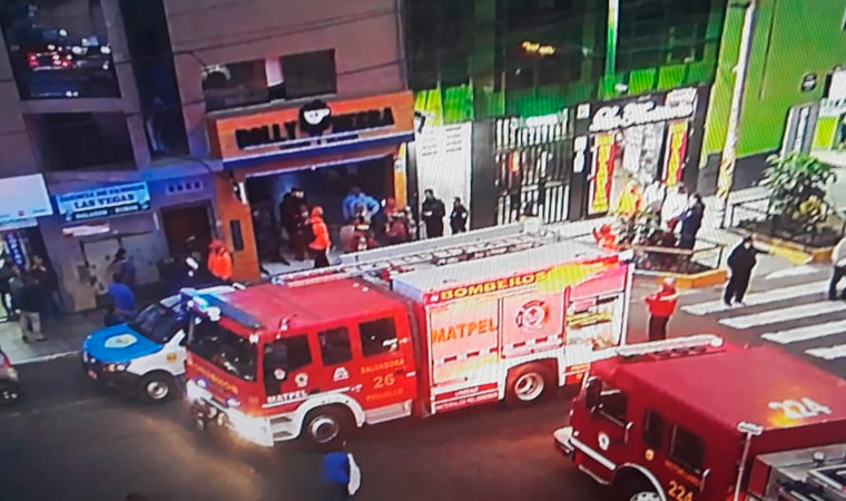Trujillo: incendio dentro de cafetería por poco desata una tragedia