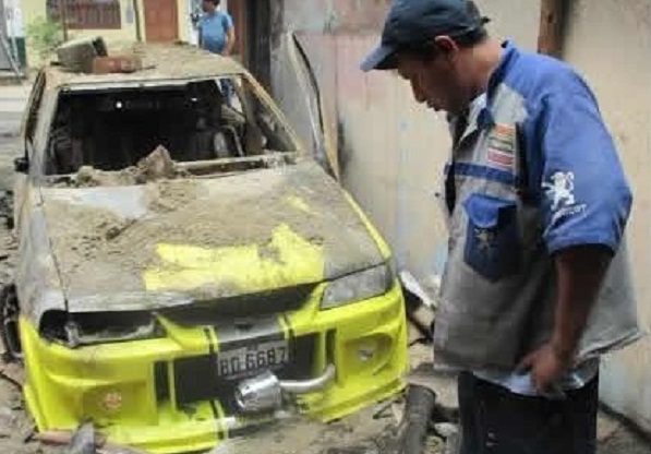  Incendio en taller de mecánica dejó pérdidas por más de 30 mil dólares