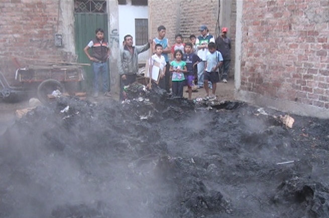 Se incendia depósito de reciclaje en mercado El Progreso