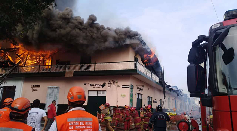Incendio arrasó con casona en centro histórico de Trujillo
