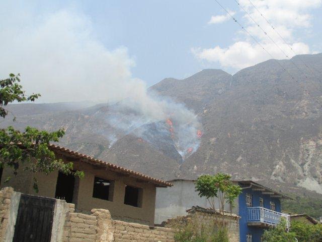 Incendio forestal causa corte de servicio eléctrico en sierra de La Libertad