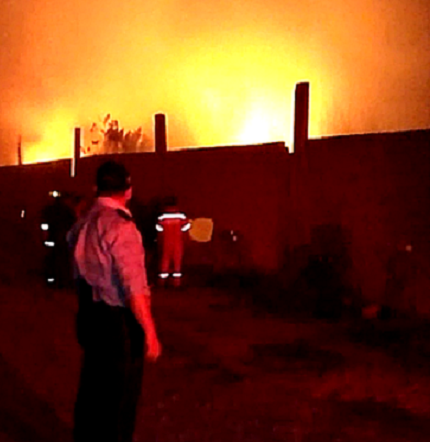  Trujillo: serenos ayudan a sofocar incendio en predio semirrústico de Las Casuarinas(Video)