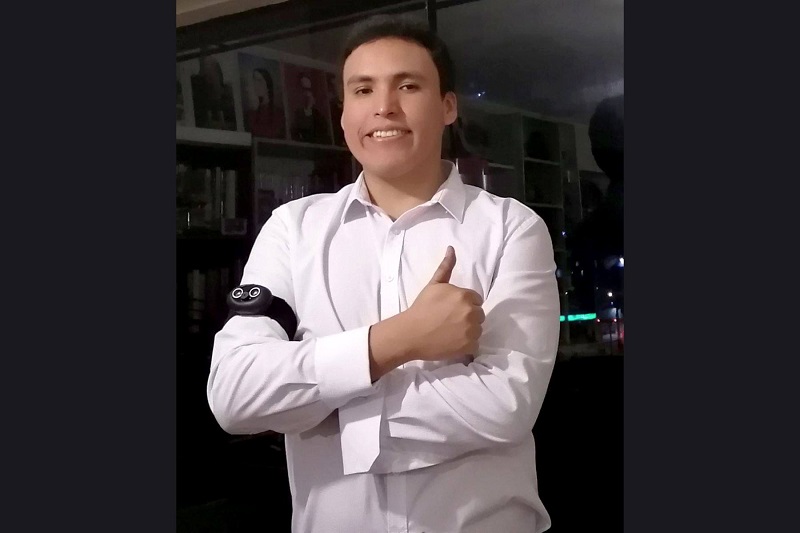 ¡Evita tocarte la cara! Ingenieros peruanos crean 'brazalete anticontagio' 