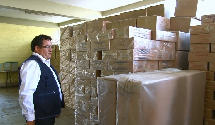 Gerente de Educación encontró material educativo deteriorado en almacén central