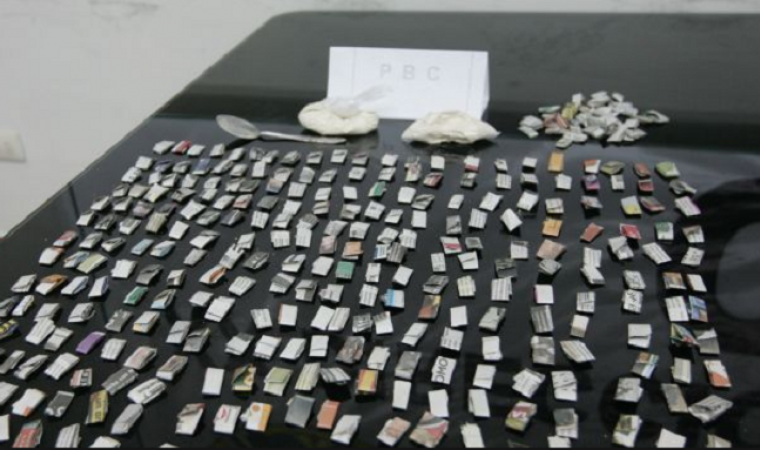 Detienen a dos sujetos por tráfico de drogas