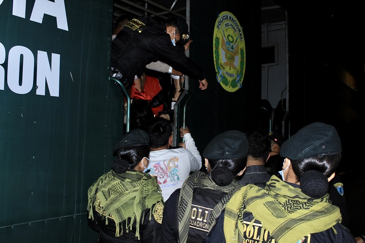 Trujillo: policía interviene a 800 ciudadanos que transgredieron normas sanitarias dentro de discotecas