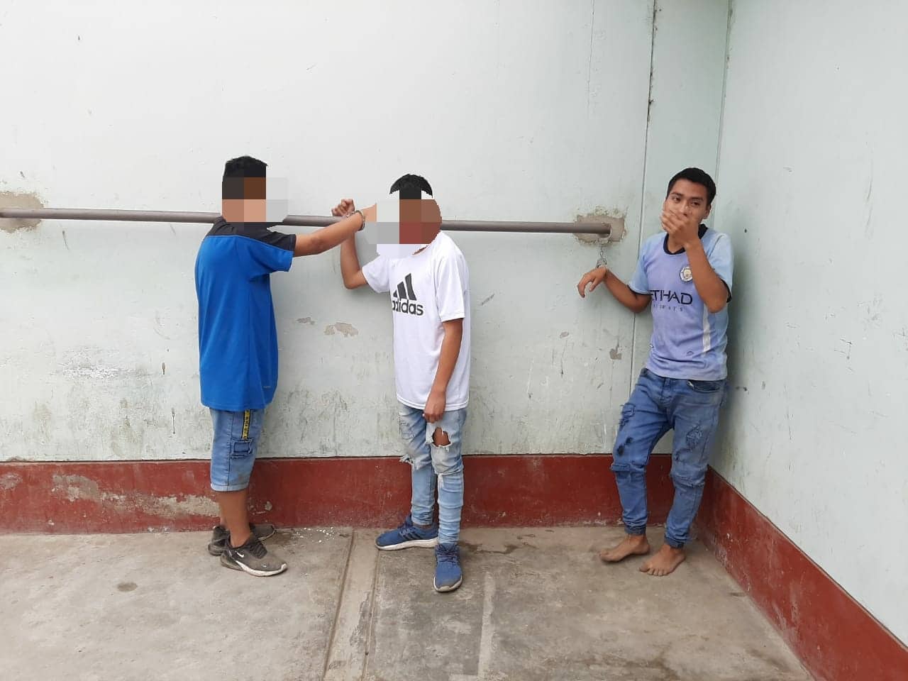 Intervienen a tres adolescentes y a sujeto de 20 años por robo en Alto Trujillo