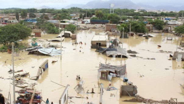 En Pacasmayo son cerca de 1,200  damnificados tras desborde de ríos