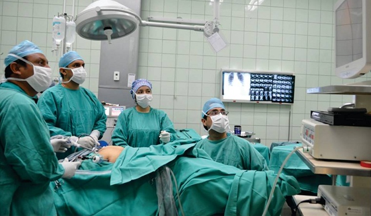 Realizan por primera vez una histerectomía radical laparoscópica en Trujillo