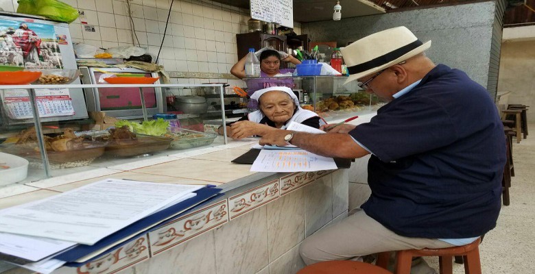 Comuna infracciona a puestos de alimentos en el mercado Central