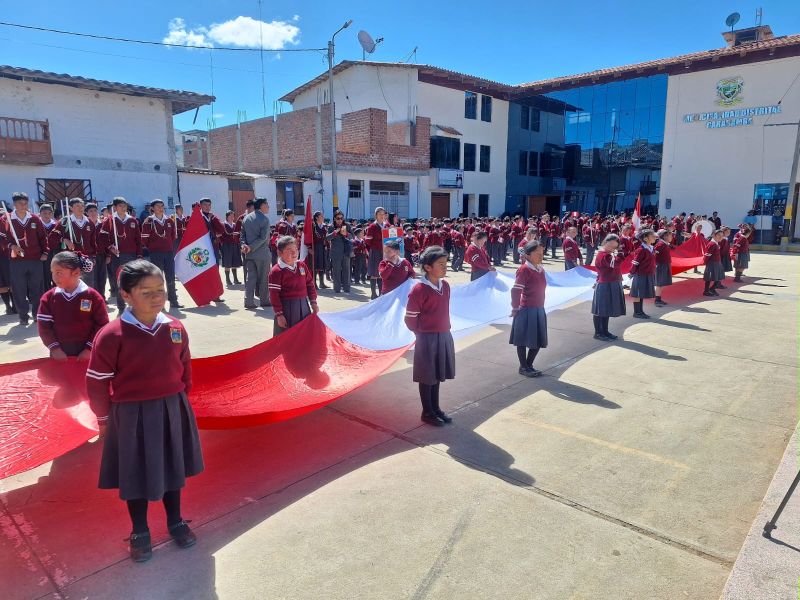 La Libertad: Carabamba celebró el Día de la Bandera con emotiva ceremonia y desfile
