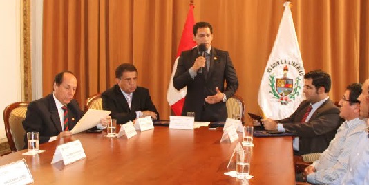 Apepistas fuman la "pipa de la paz"