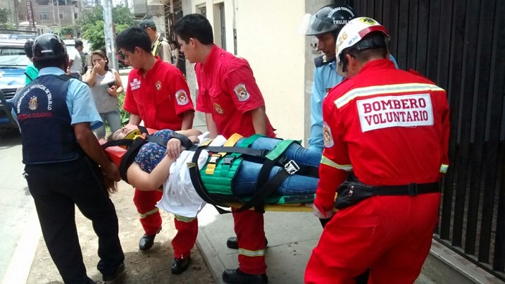 Una joven quedó herida tras caer por tragaluz de su vivienda