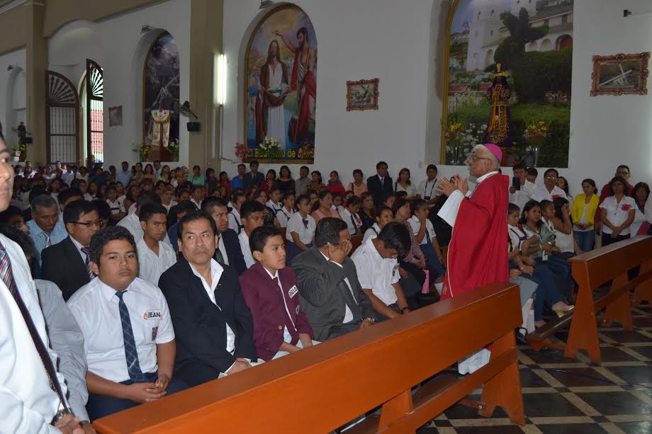 Chepén: 150 jóvenes fueron confirmados por arzobispo de Trujillo