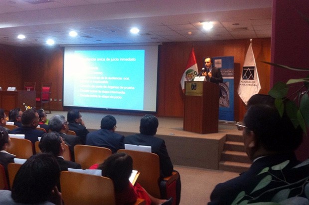 Juez trujillano fue expositor en seminario realizado en el Congreso