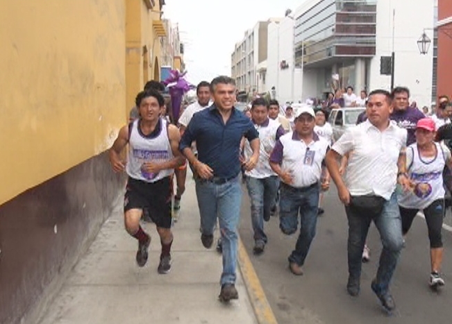 Julio Guzmán pide a César Acuña ser consecuente con sus ideas