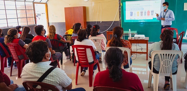 Aunor capacita a docentes de Virú en segregación de residuos sólidos
