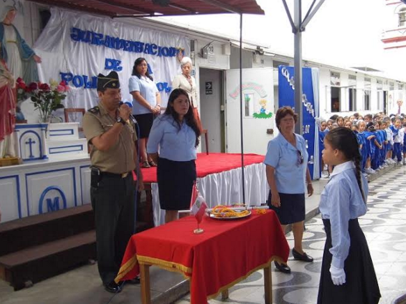 Juramentan policías escolares del colegio Hermanos Blanco