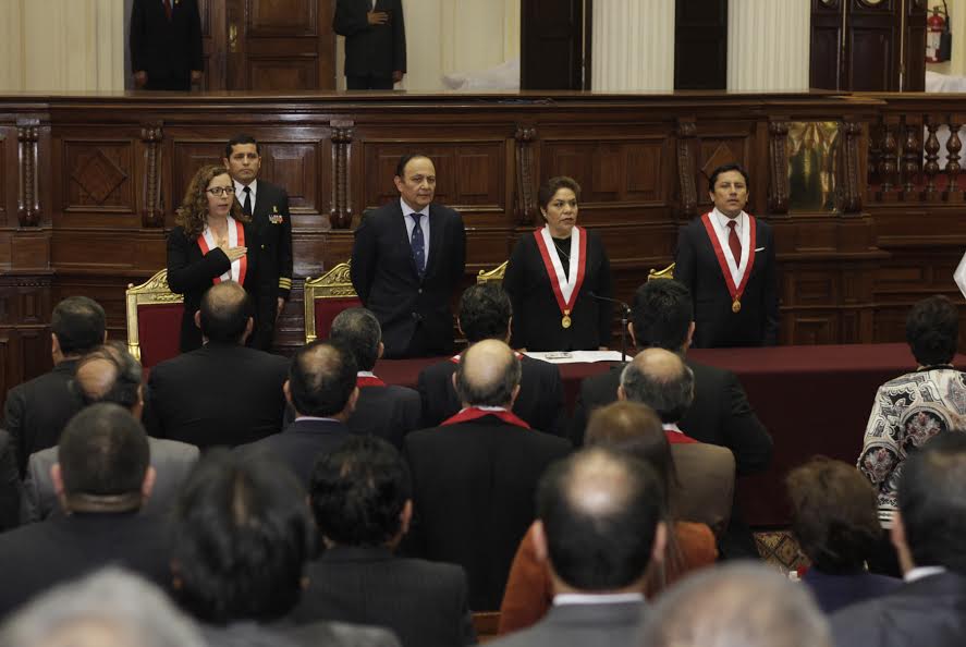 Walter Gutiérrez Camacho juramentó hoy como nuevo Defensor del Pueblo