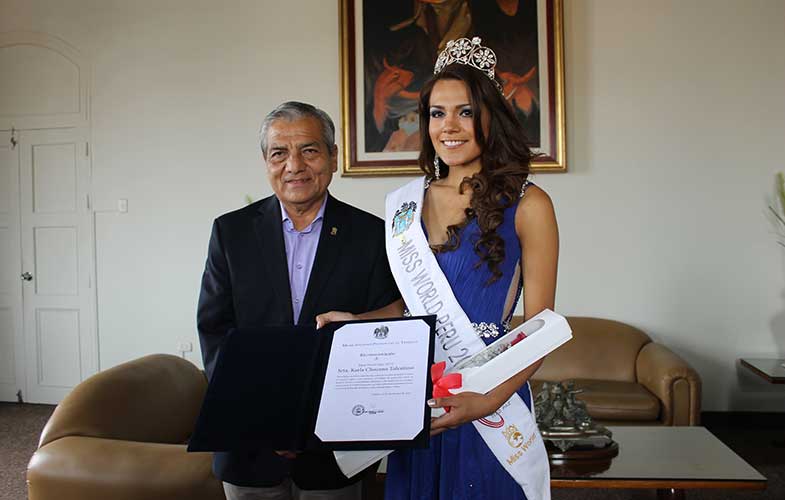 Miss World Perú recibió homenaje del alcalde de Trujillo