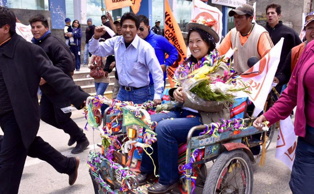 Fujimori anuncia descontaminará el lago Titicaca con plantas de tratamiento