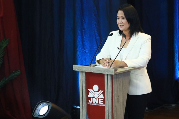 Keiko Fujimori propone aumento de remuneraciones a personal de salud