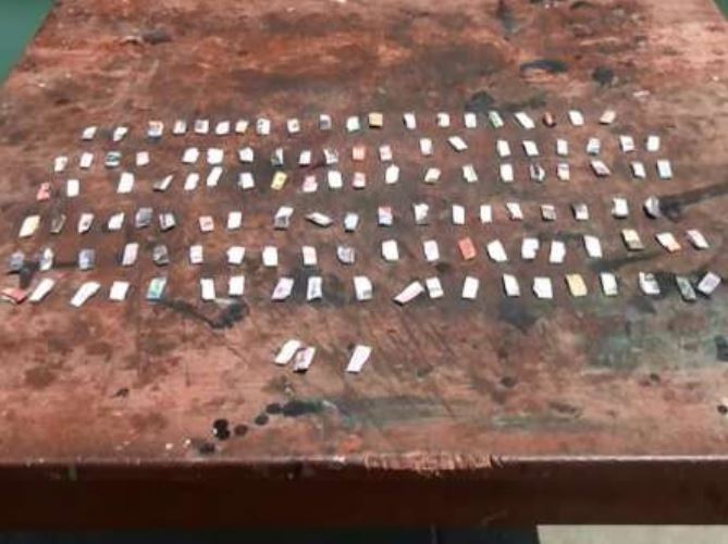 Detienen a 6 hombres por presunta posesión de 123 "ketes" de PBC