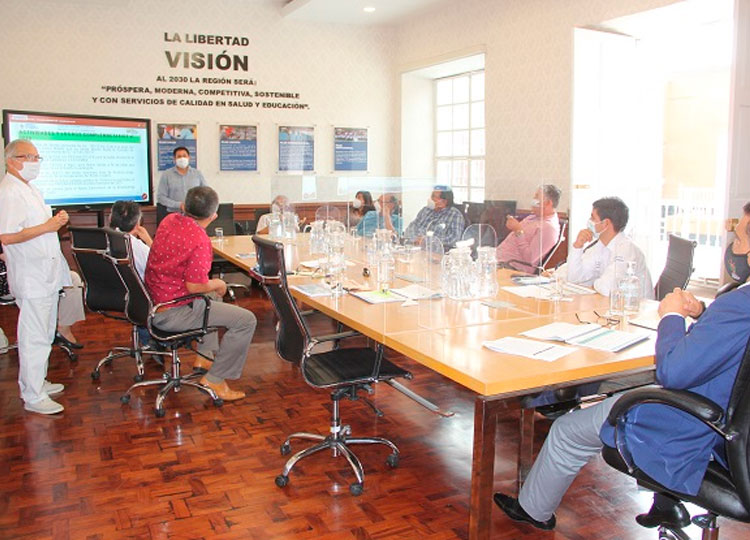 Gobernador de La Libertad evalúa presupuesto 2021 para el proyecto Chavimochic 