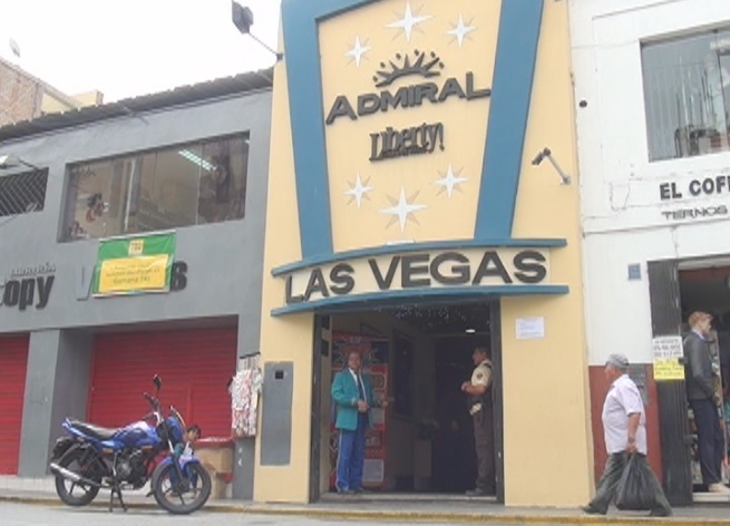 Roban casino a pocas cuadras de centro histórico de Trujillo
