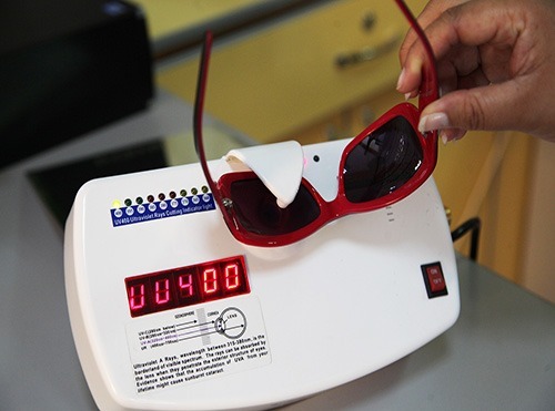 Recomiendan uso de lentes con protección UV para evitar daños a nuestros ojos