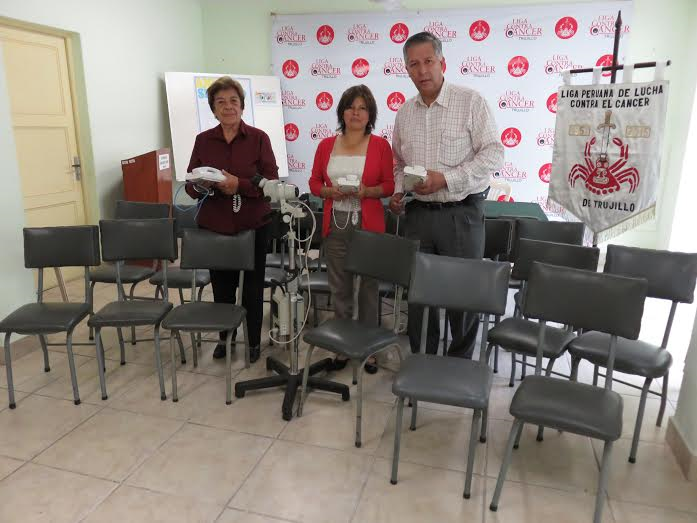 Liga contra el Cáncer de Trujillo donó colposcopio a su similar en Cajamarca