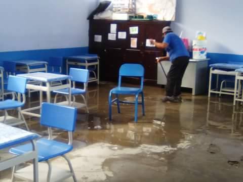 Víctor Larco: docentes y administrativos del colegio Santa Edelmira se unieron y limpiaron su plantel