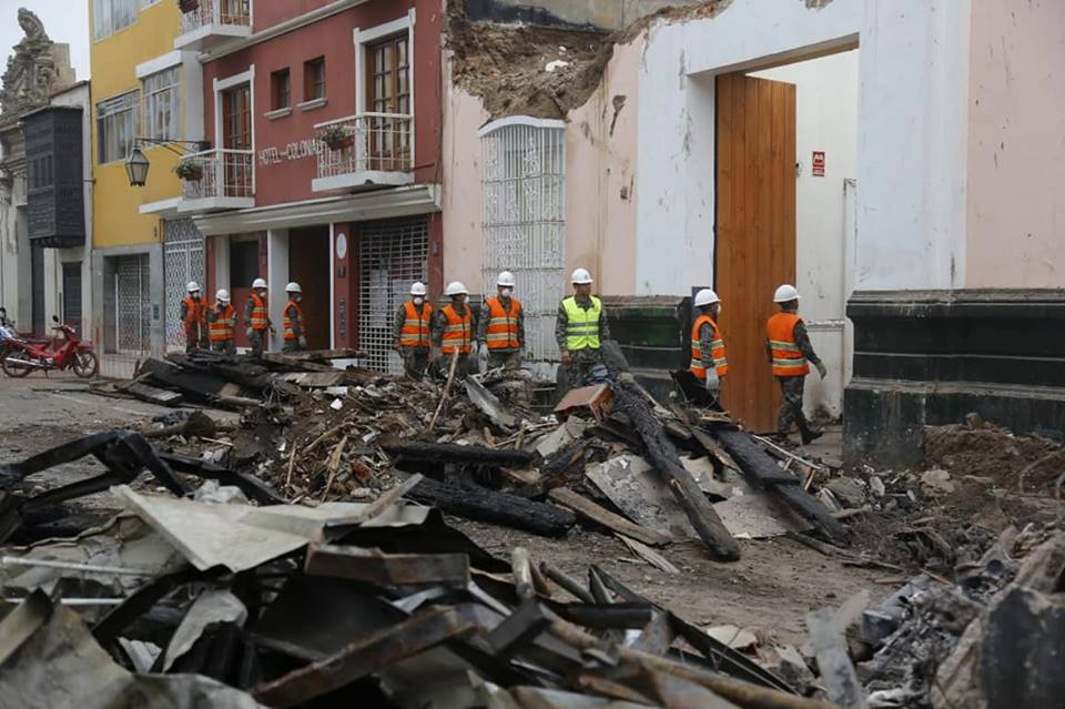 Trujillo: Este miércoles terminarían de limpiar restos de casona destruida por incendio