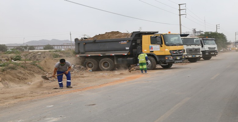 Municipio inició campaña de limpieza de la carretera Industrial hasta óvalo de Huanchaco
