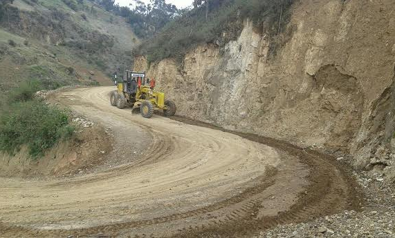 Otuzco: realizan limpieza de la carretera San Ignacio – Collambay