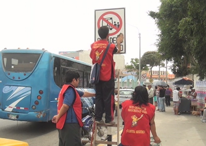 Municipio de Trujillo inicia limpieza de señalizaciones de tránsito