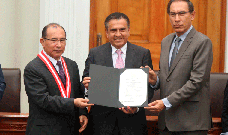 Entregan credenciales a nuevos gobernador y vicegobernador de La Libertad