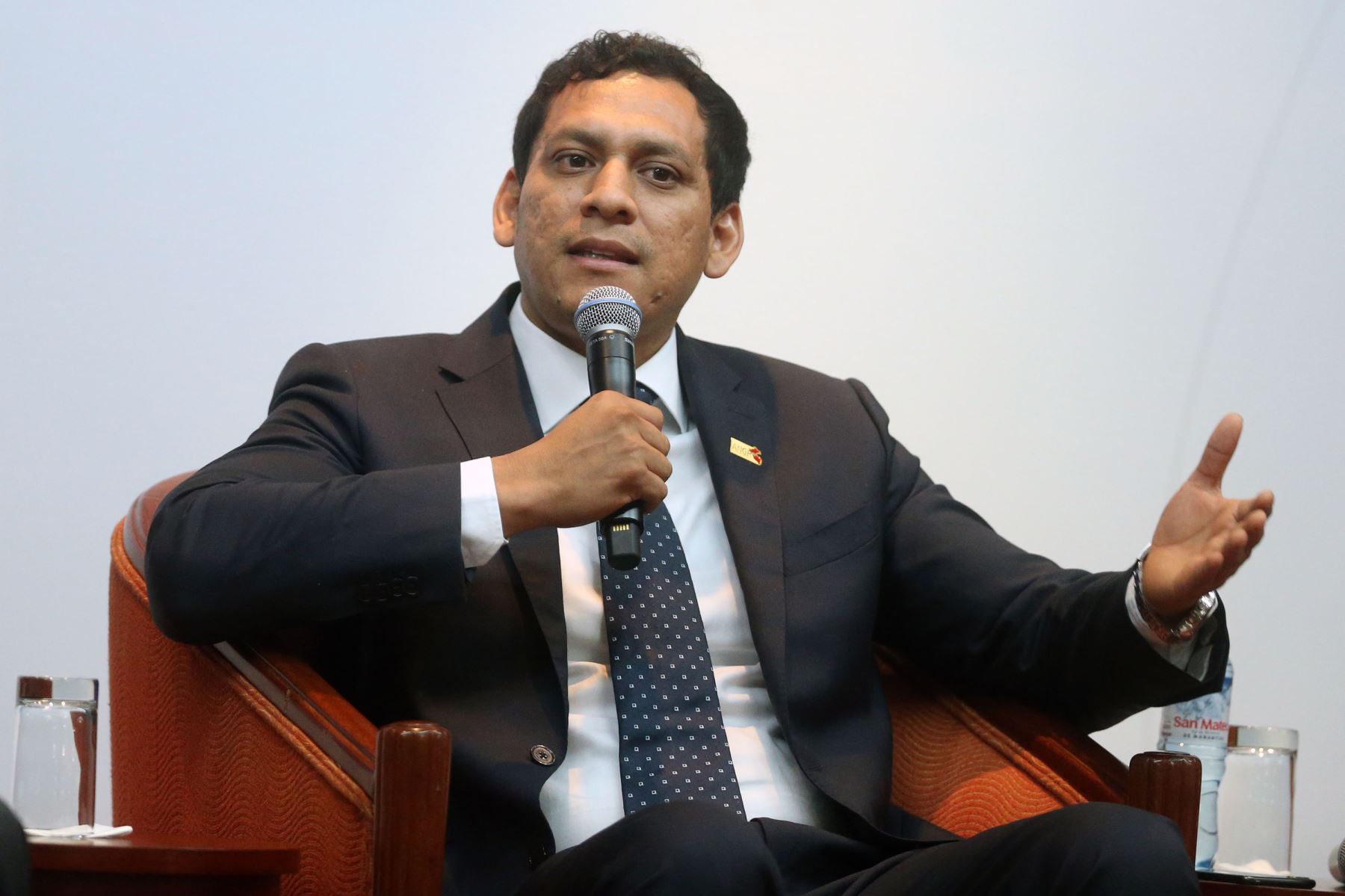 Gobernador regional destaca cierre de brecha de docentes en sierra liberteña