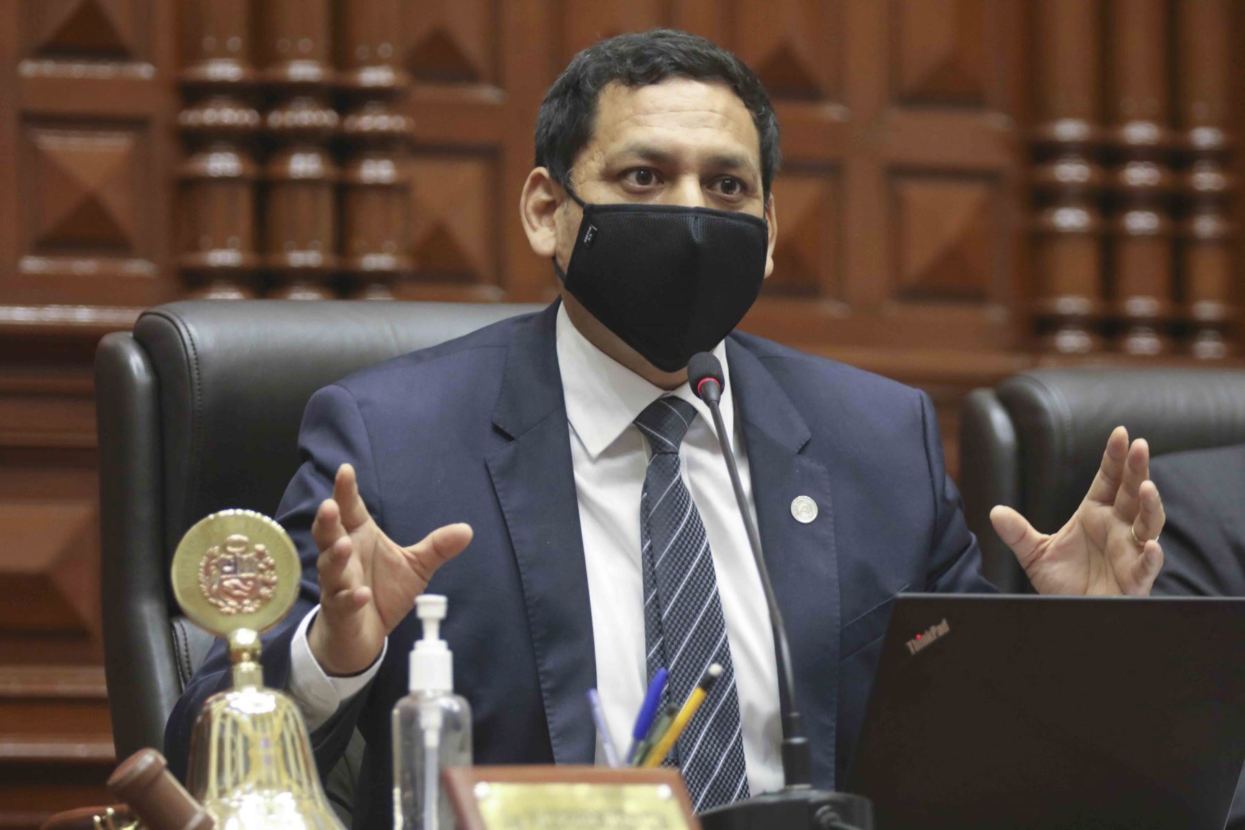 Luis Valdez hace llamado a la calma tras desborde de protestas en todo el país