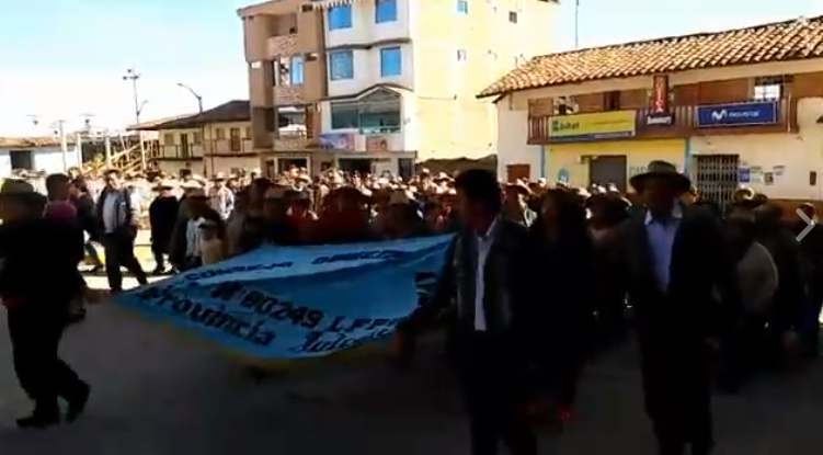 Padres de familia en Julcán: "Clases sí, huelga no"