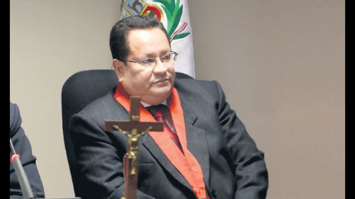 Magistrado Luis Arce Córdova presenta su declinación al pleno del JNE