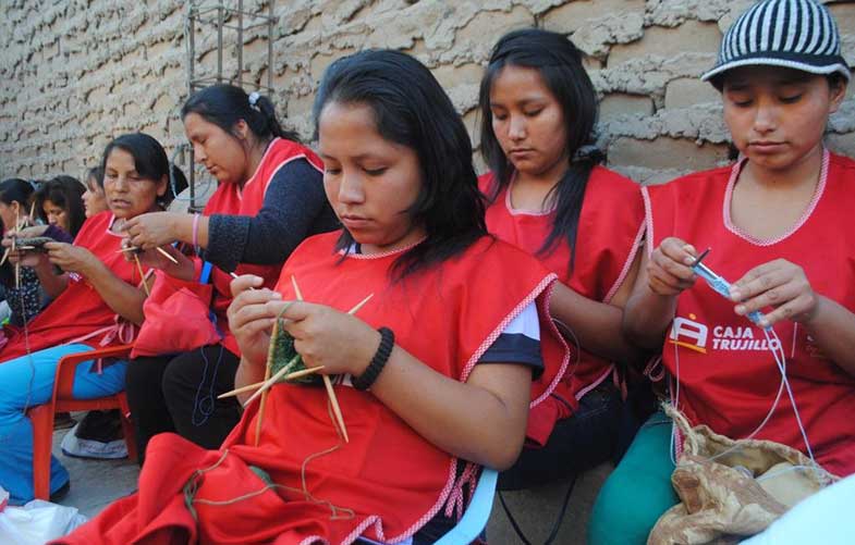  Programa “Manos Tejedoras” beneficia a 1000 personas de Alto Trujillo